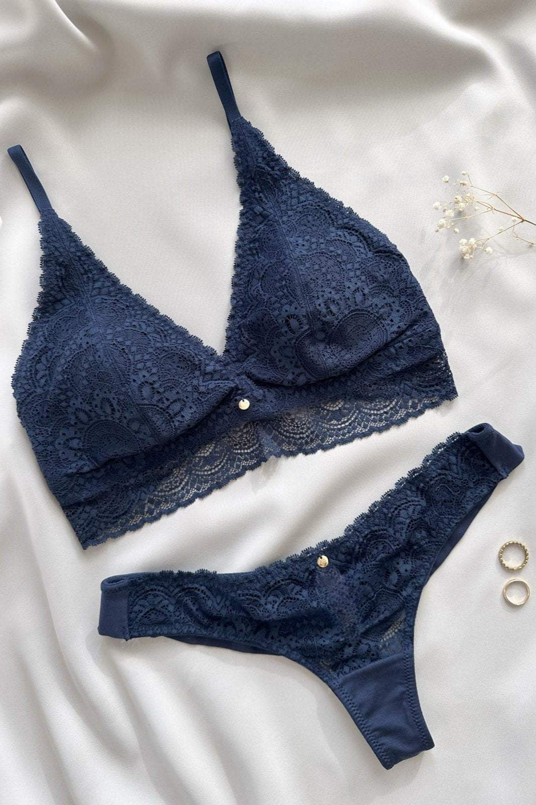 Flatlay Cleo Dessous in dunkelblau Unterwäsche fair und nachhaltig